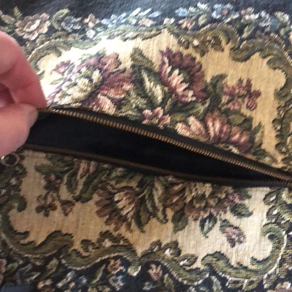 Vintage needlepoint/tapestry black with pink flowers carpet bag - Picture 9 of 10
